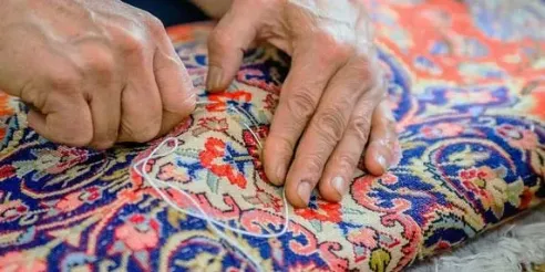خدمات تخصصی و حرفه ای رفوی فرش در قالیشویی مشهد